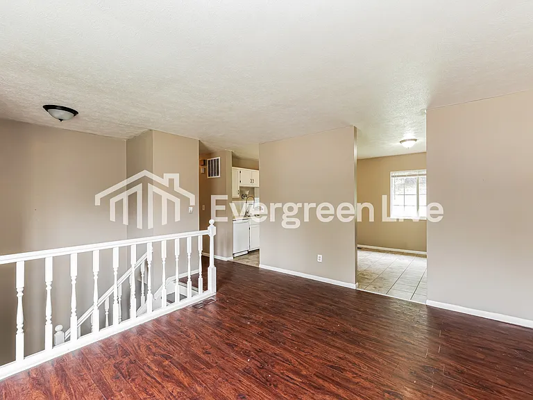 32 Valeside Dr — Photo 4