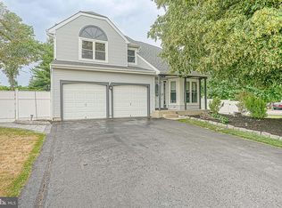 2 Wesley Ln, Burlington, NJ 08016