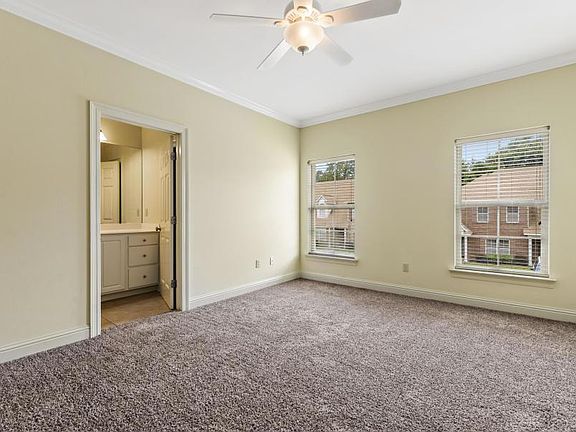 4th image of 940 Jefferson Dr
