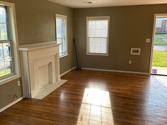 4th image of 1701 Albany Ave