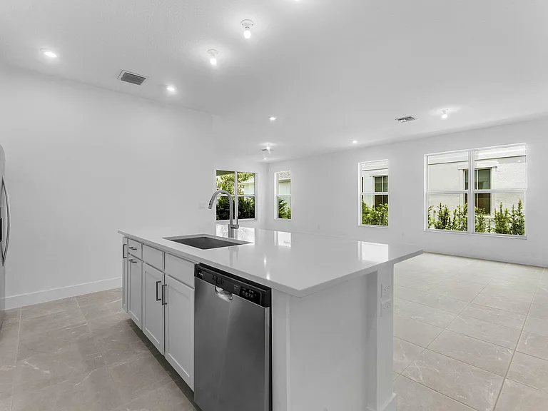 888 SW Newfield Pkwy — Photo 16