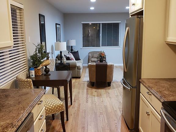4th image of 160 Carlton Ave APT 2