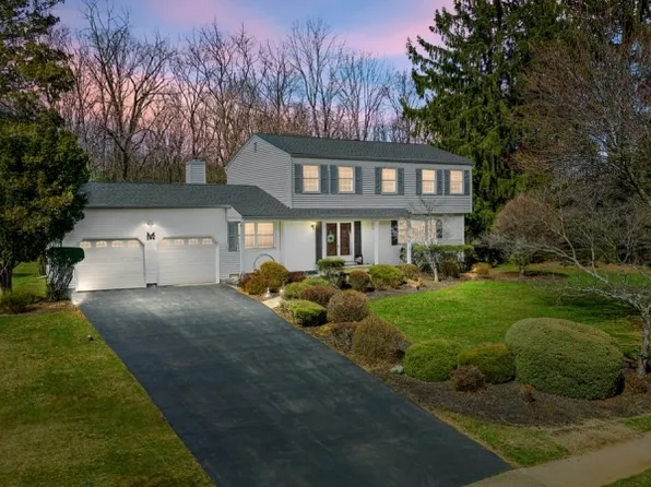 8 Falcon Ln, Washington Twp., NJ 07853