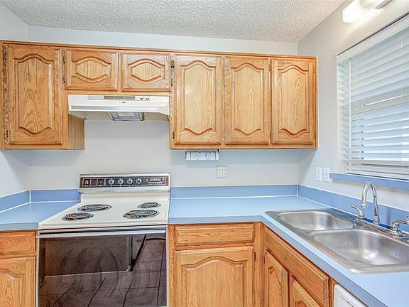2nd image of 2603 Luau Cir