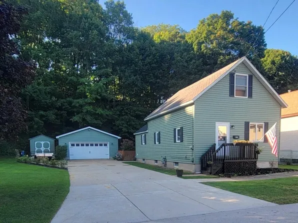 513 2nd St, Manistee, MI 49660