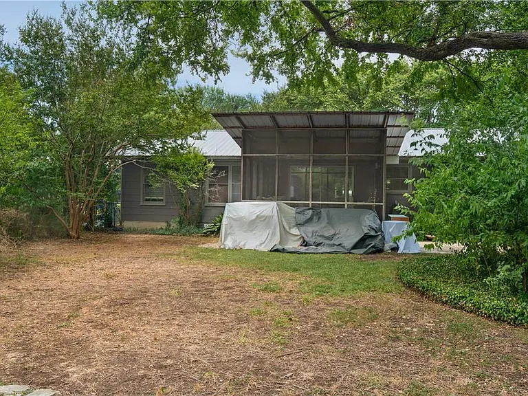 1910 Cullen Ave — Photo 8