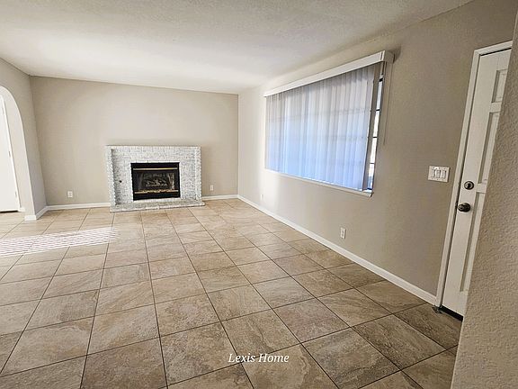 5th image of 11106 Redwood Ave