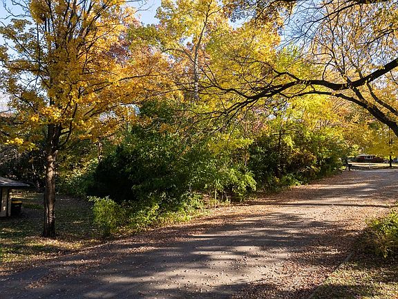 4th image of 16XX Maplewood Dr