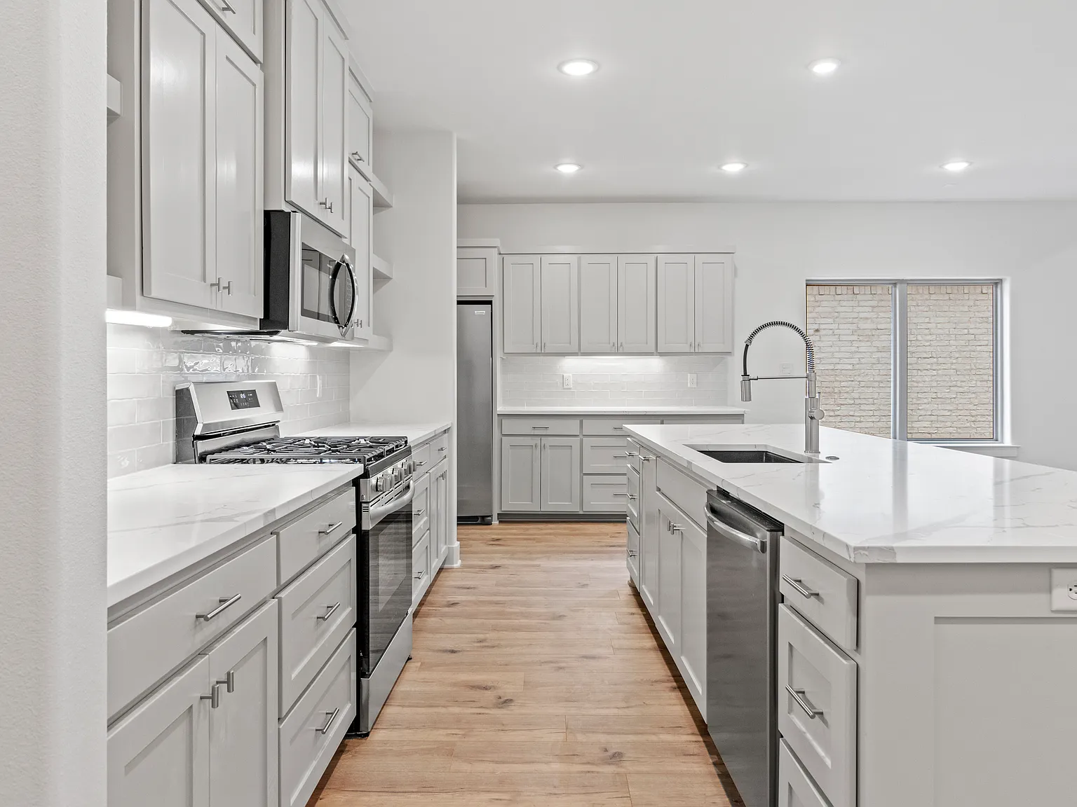 2 bed, 1707 sqft, $2,675 — Photo 2