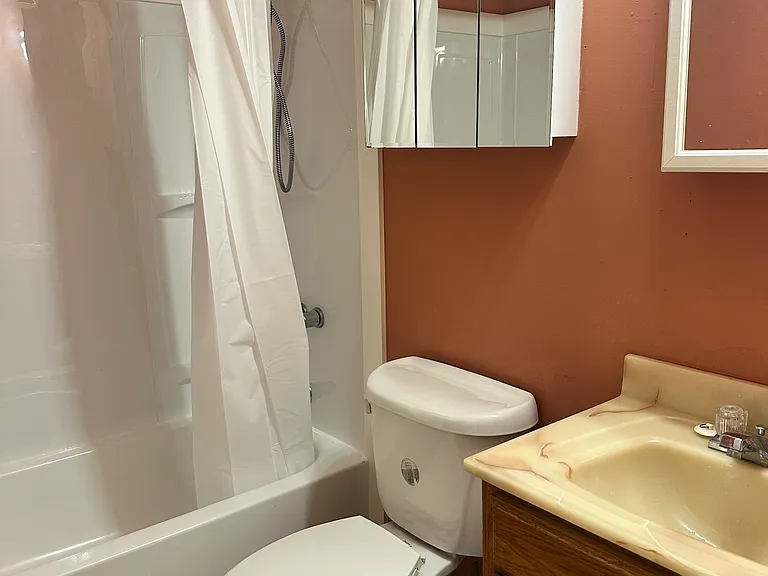 1008 Oak St — Photo 2
