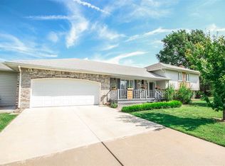 6 Woodland Dr, Augusta, KS 67010