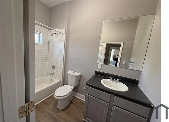 2 bed, 1046 sqft, $2,100 — Photo 2