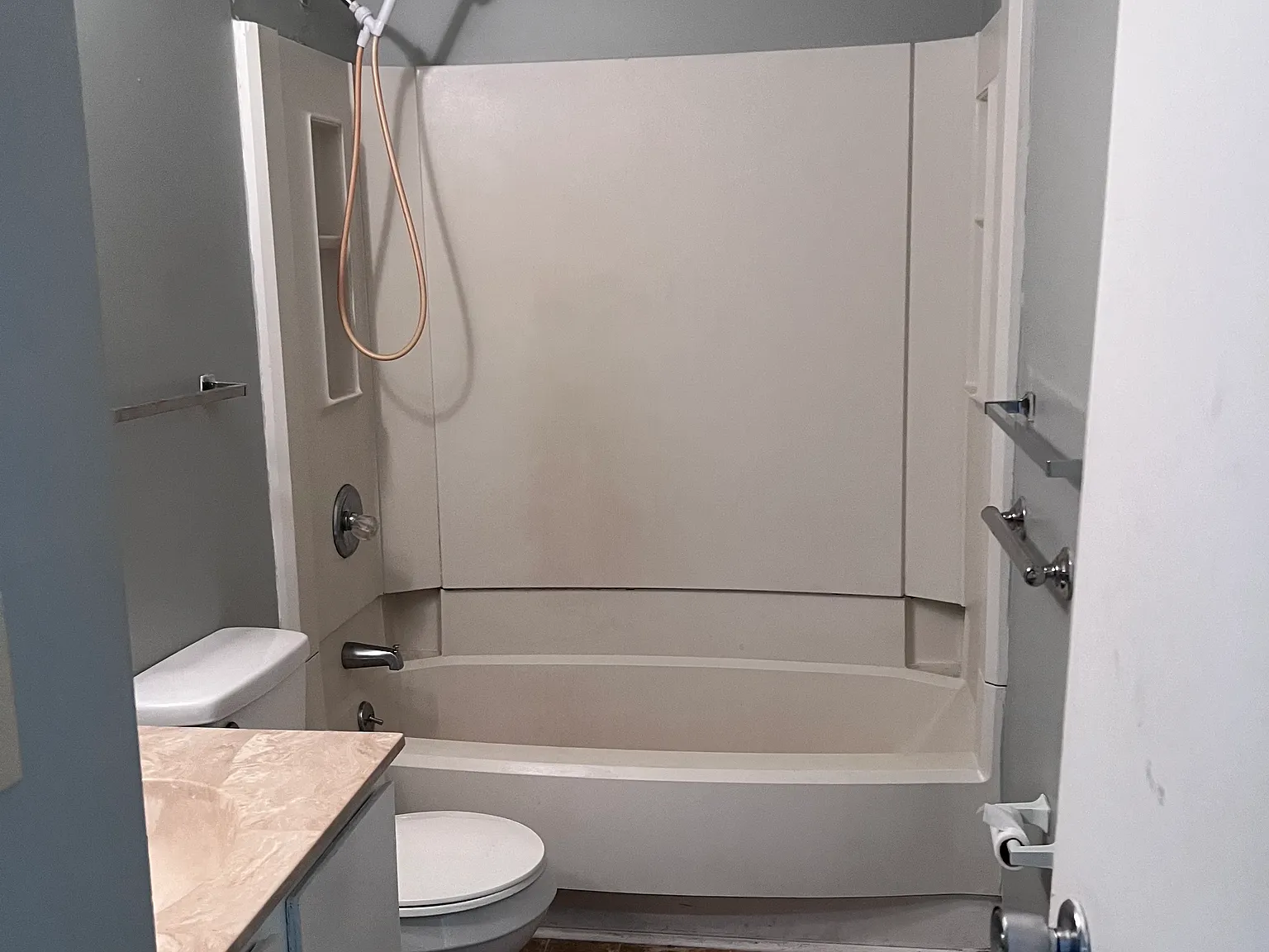 Bluegrass Place I & II Apartments — Photo 3