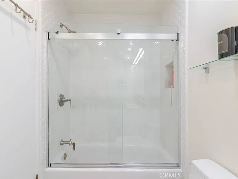 11813 Ellice St — Photo 11