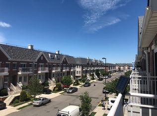 355 Soundview Ln, College Point, NY 11356