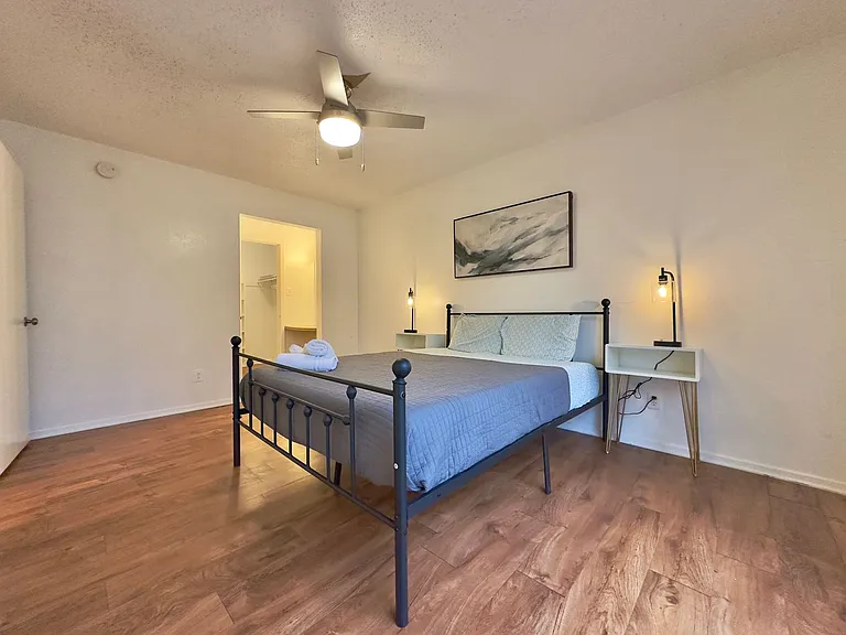 Marian Condos — Photo 87
