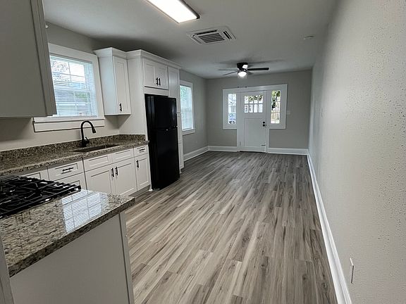 4th image of 2113 James St