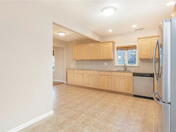 5th image of 29 Orchard St Floor 2