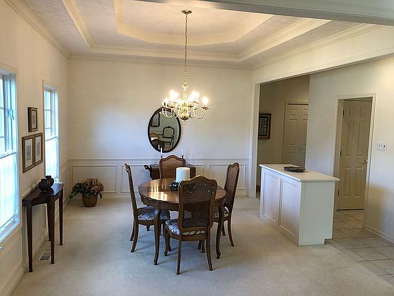 Dining Room / Front Entry