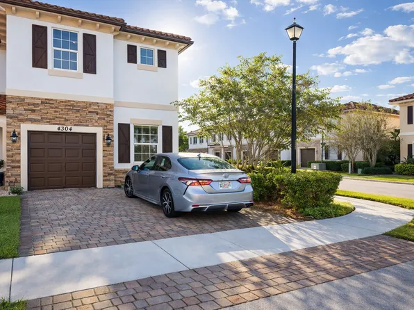 4304 Chalmers Ln, West Palm Beach, FL 33417
