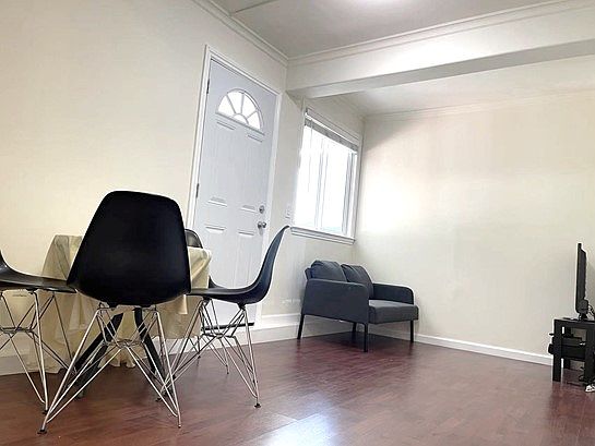 4th image of 3700 Redwood Cir #1