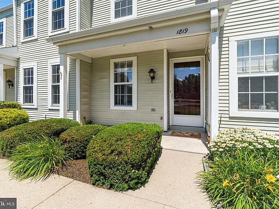 3rd image of 1819 Wexford Rd
