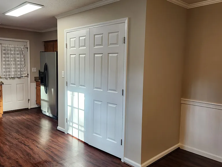 211 Avalon Ln — Photo 7