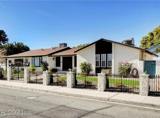 3735 Annie Oakley Dr, Las Vegas, NV 89121