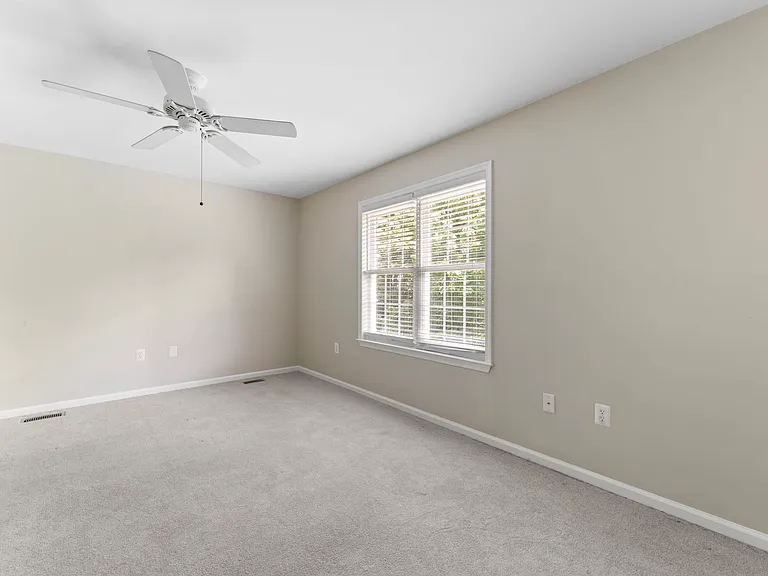 105 Knollwood Ct — Photo 18