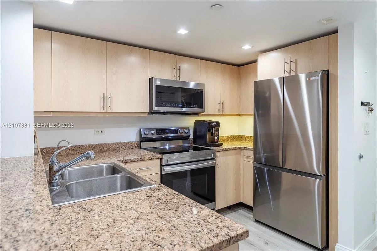 Flagler First Condo — Photo 3