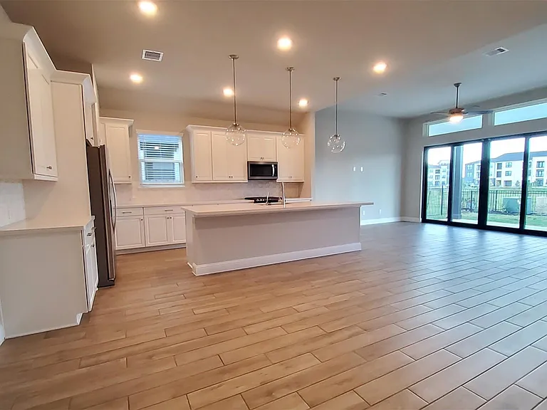 2106 Grapewood Ln — Photo 7