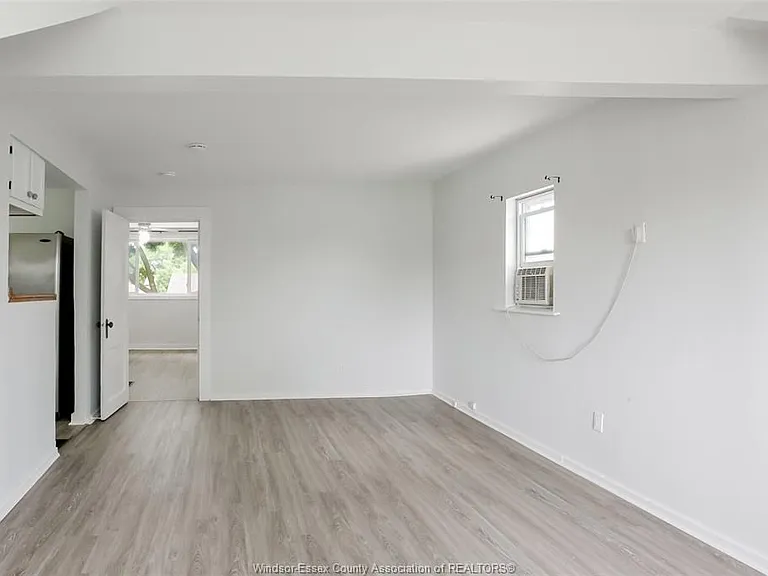 1453 Marentette Ave #UPPER — Photo 13