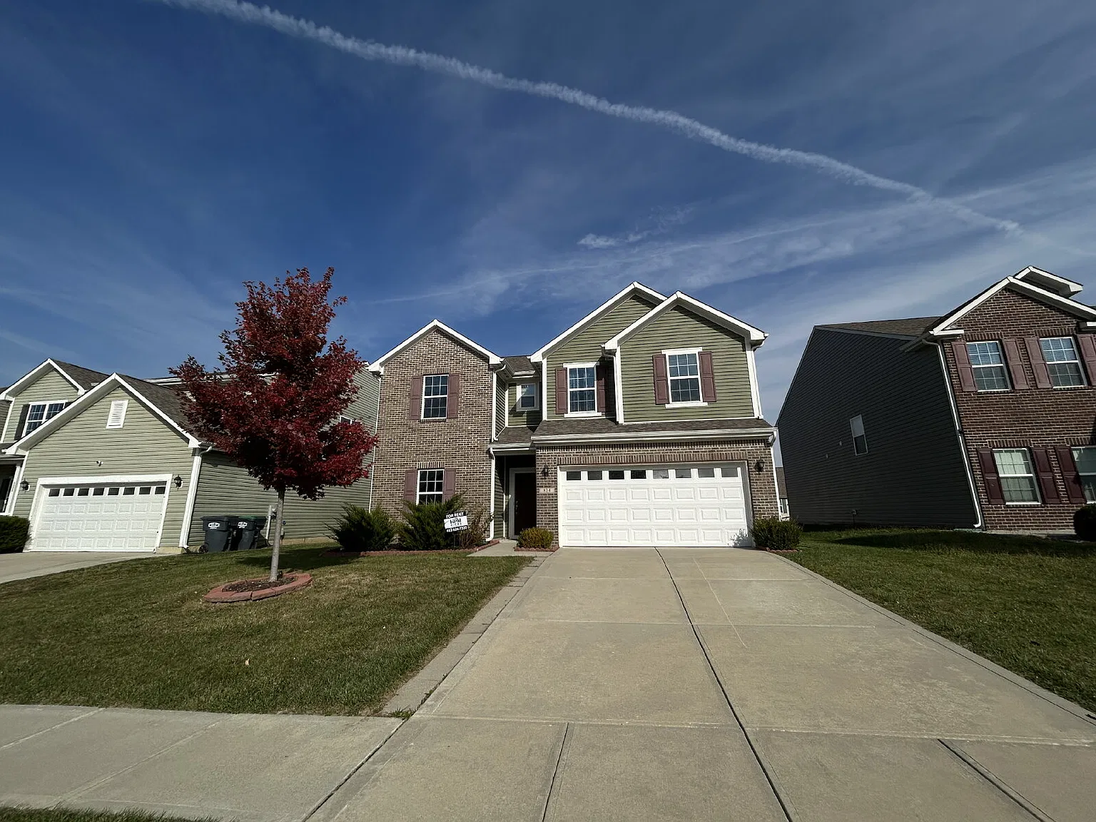 4 bed, 2.5 bath, 2390 sqft, $2,500 — Photo 2
