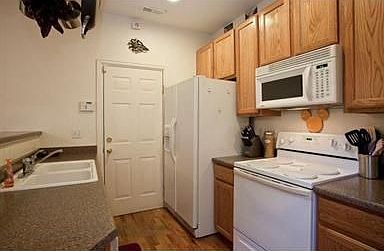 3rd image of 2868 N Ulster St