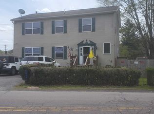 1004 Delaware Dr, Matamoras, PA 18336