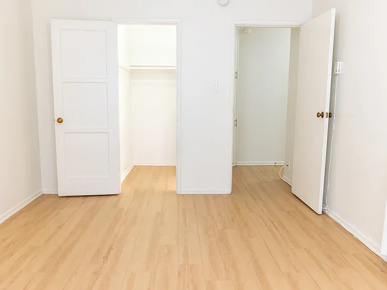 Gayley Manor Apartments — Photo 44