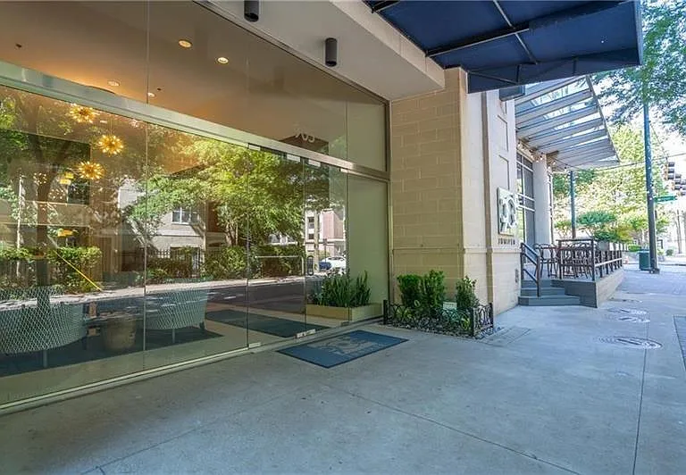 905 Juniper St NE #401 — Photo 36