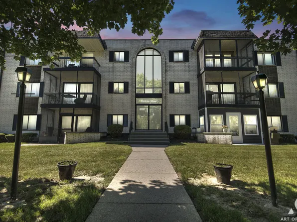 5707 129th St APT 2A, Crestwood, IL 60418