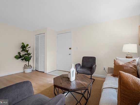 5th image of 820 S Arlington Mill Dr #3-201
