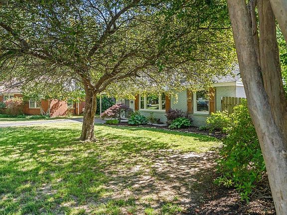 3rd image of 464 Sharon Dr