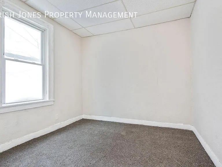 476 Niagara St #2 — Photo 11