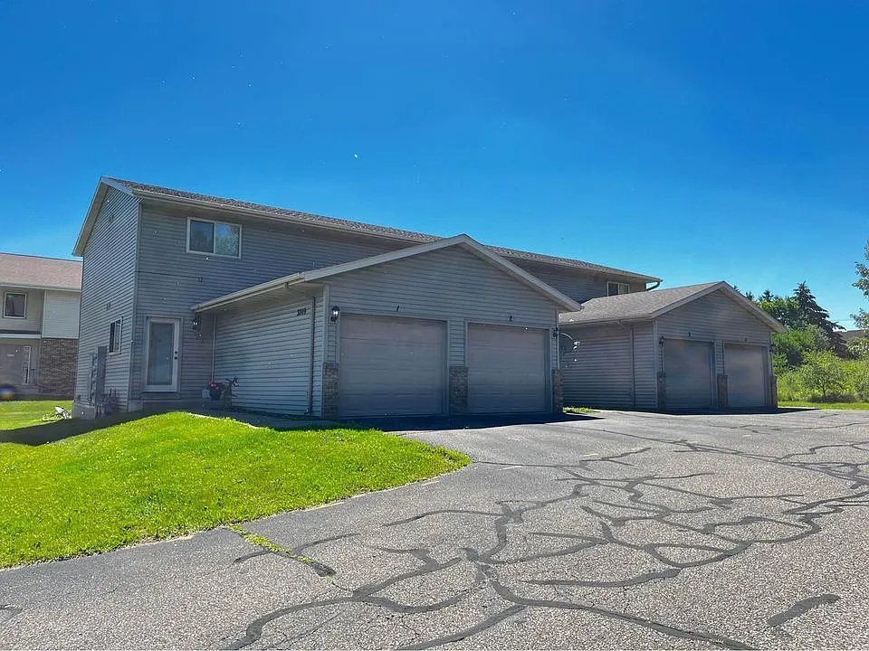 Building Photo - 3121 Oak Knoll Dr