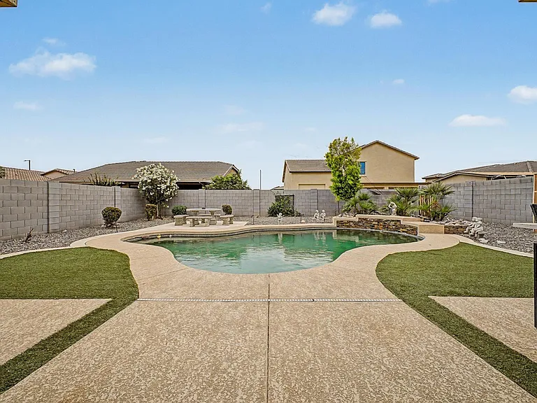 18235 W Ida Ln — Photo 39