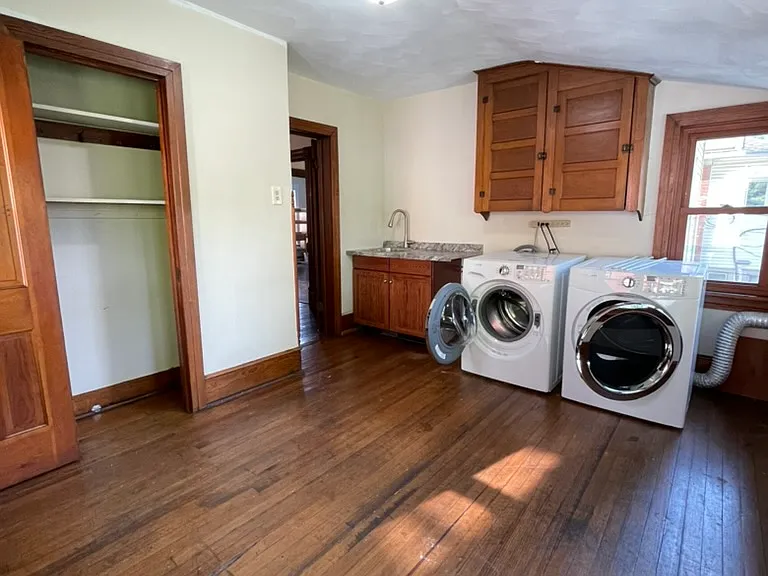 1524 W 4th St — Photo 25