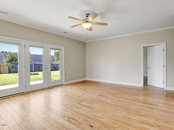 4th image of 641 Windsor Drive SE