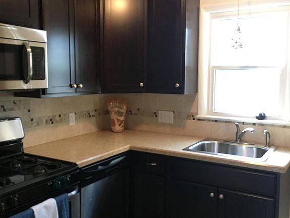 2nd image of 1990 Searl St #2