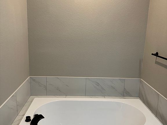 3rd image of 2420 Creek Dr