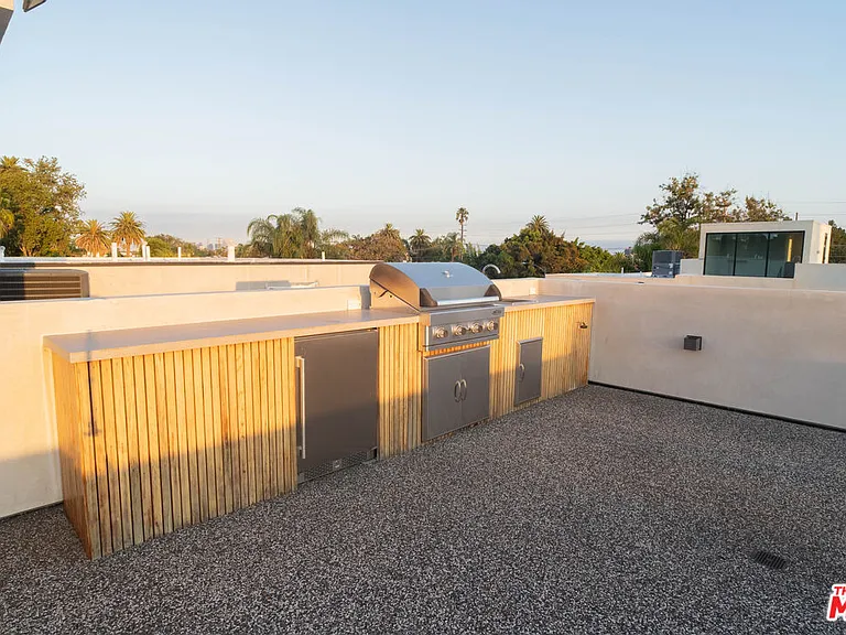 829 N Ogden Dr — Photo 45