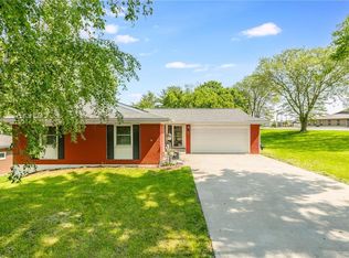 11 N Carriage Dr, Saint Joseph, MO 64506