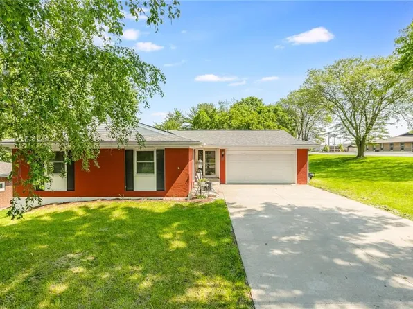 11 N Carriage Dr, Saint Joseph, MO 64506